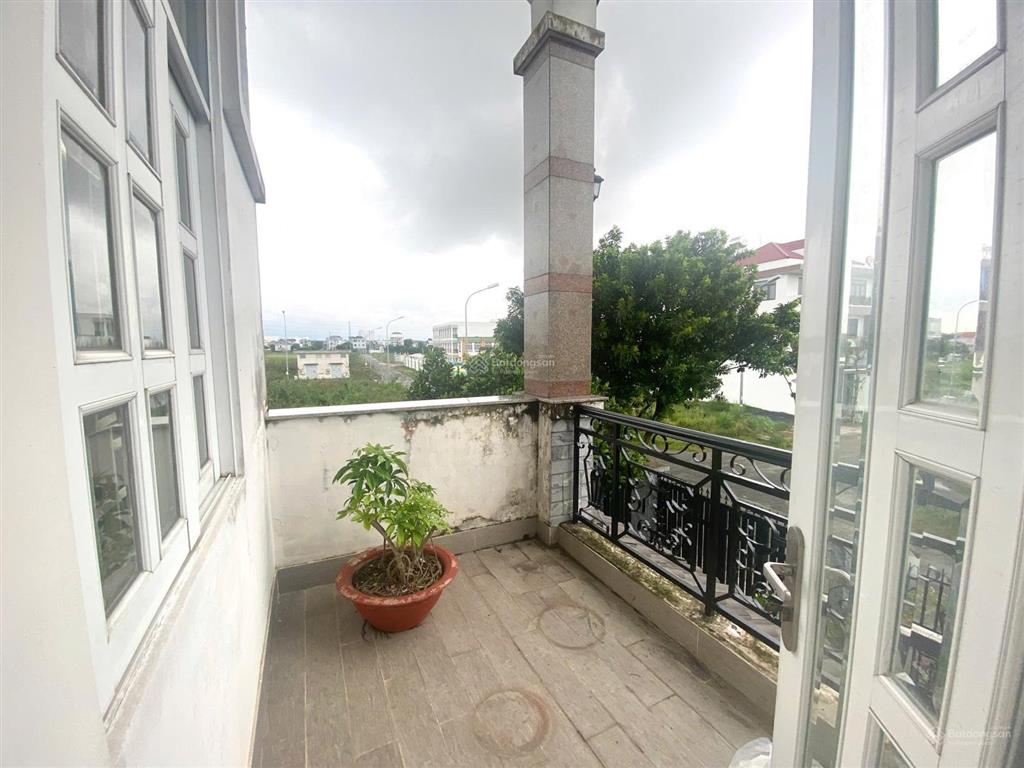 Studio ban công rộng diện tích 35m2 full nội thất tại kdc phú nhuận gần global city quận 9