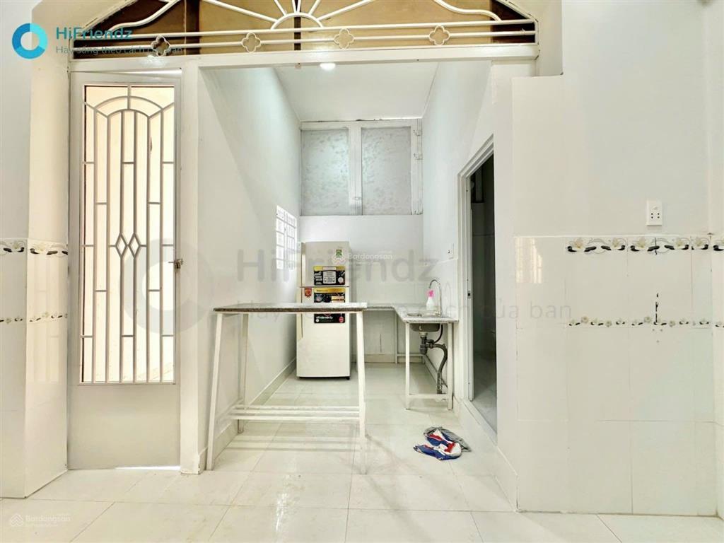 Cho thuê căn hộ ban công full nội thất 30m2 sát ngã tư thủ đức, đường lê văn việt gần trường ute