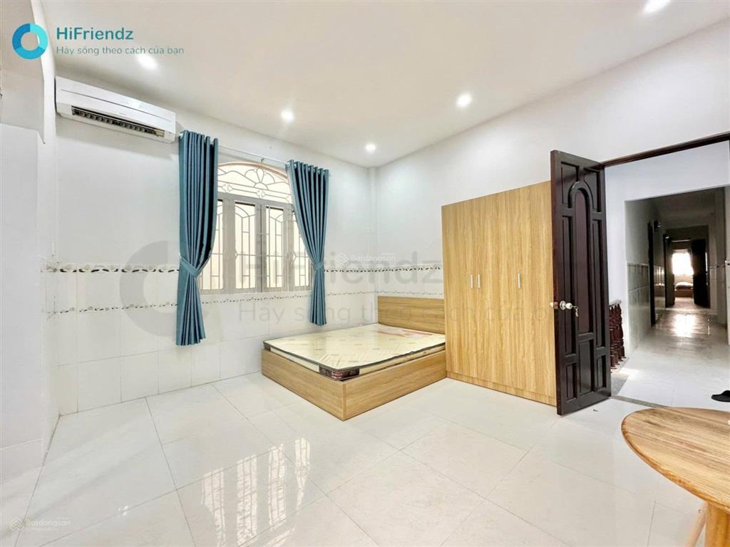 Cho thuê căn hộ ban công full nội thất 30m2 sát ngã tư thủ đức, đường lê văn việt gần trường ute