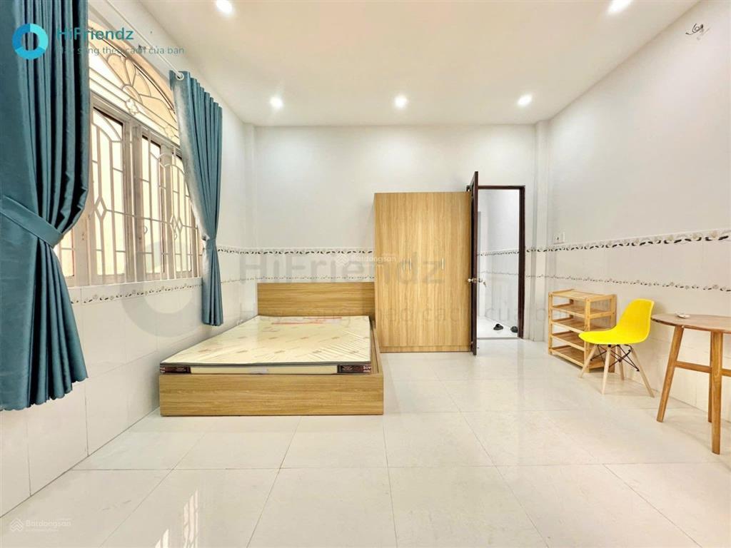Cho thuê căn hộ ban công full nội thất 30m2 sát ngã tư thủ đức, đường lê văn việt gần trường ute