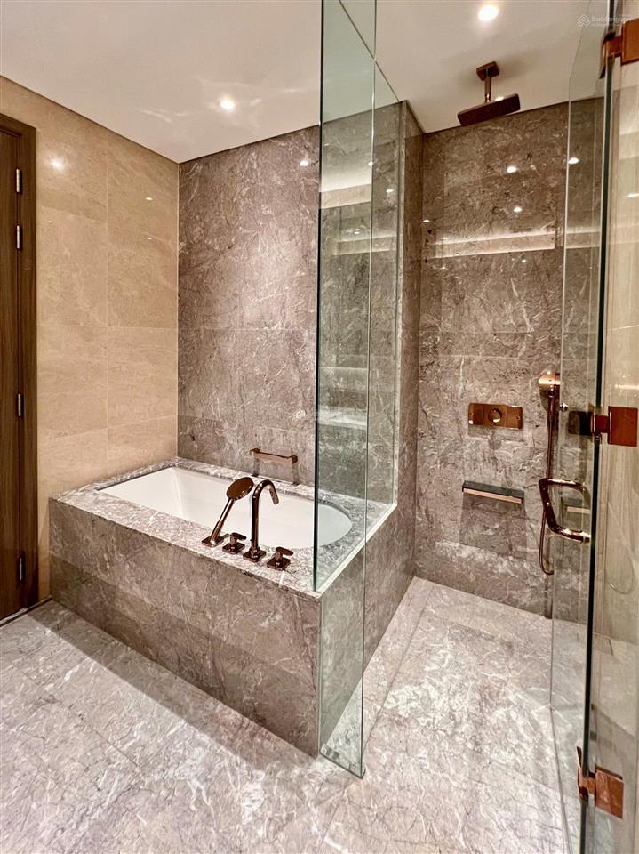 Bán căn 3pn 3wc thang máy riêng 120m2 giá cực tốt tại the marq