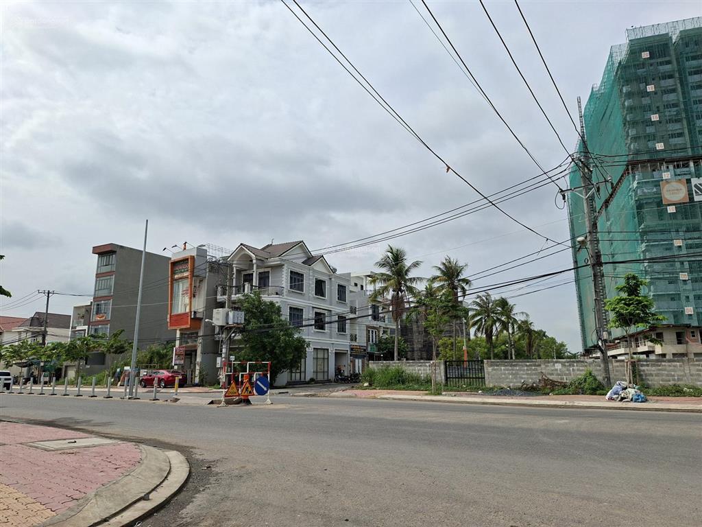 Đất xây chdv (6 tầng)  48tr/m2  gần khu công nghệ cao, 15 phút metro  6.5 tỷ 134.9m2, ngang 5.5m