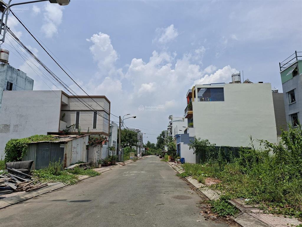 46tr/m2  6 phút vinhomes, 23 phút metro  kdc hiện hữu, đường thông 10m, không ngập  3,9 tỷ 84m2