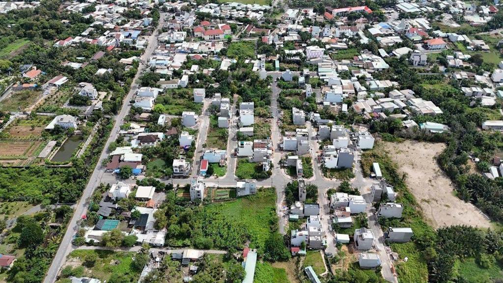 46tr/m2  6 phút vinhomes, 23 phút metro  kdc hiện hữu, đường thông 10m, không ngập  3,9 tỷ 84m2