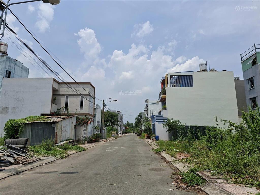 2,5 tỷ 64m2 ~7 phút vinhomes ~24 phút metro, khu cnc  khu đông cư dân, đường 13m, không ngập