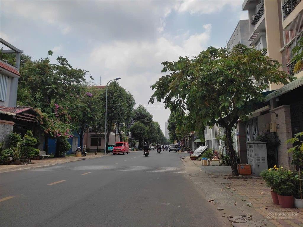 Dòng tiền ổn định  mặt tiền xây cao tầng  khu vực kinh doanh sầm uất nhất quận 9  10 tỷ 105m2