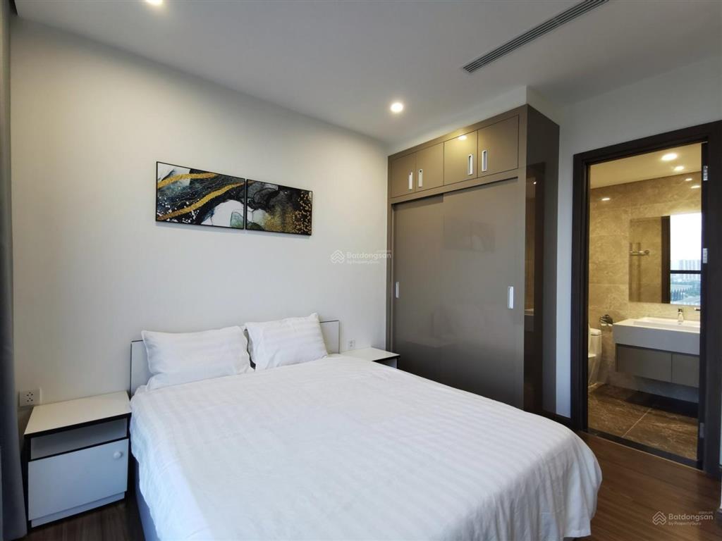 Chủ nhà tin tưởng gửi bán căn 2 ngủ, nội thất cao cấp, giá tốt chỉ 7,3 tỷ tầng trung.