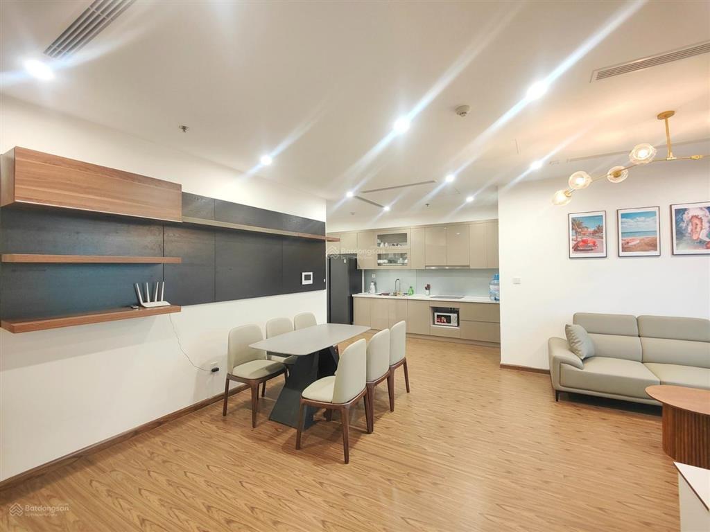 Chủ nhà tin tưởng gửi bán căn 2 ngủ, nội thất cao cấp, giá tốt chỉ 7,3 tỷ tầng trung.