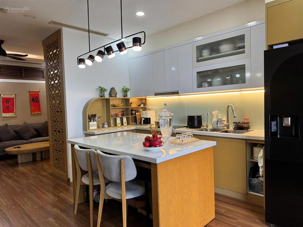 Chủ nhà tin tưởng gửi bán, căn 3 ngủ full nt đẹp, chỉ 9,8 tỷ,tầng cao view thoáng.  0343,202.831