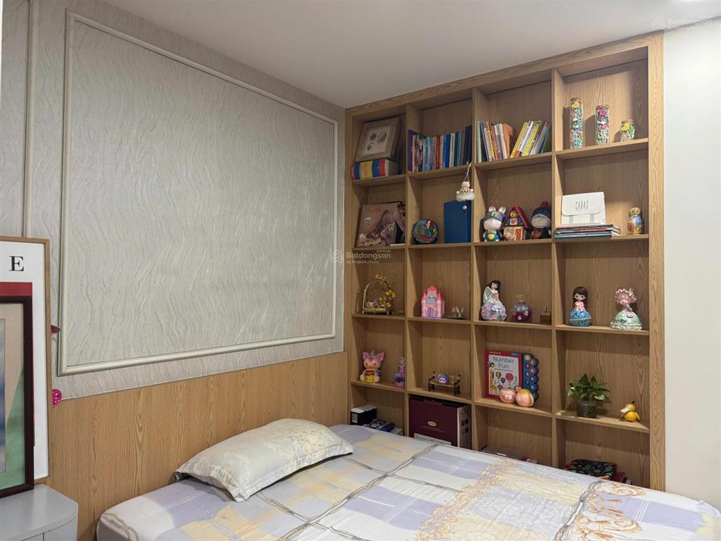 Chủ nhà tin tưởng gửi bán, căn 3 ngủ full nt đẹp, chỉ 9,8 tỷ,tầng cao view thoáng.  0343,202.831