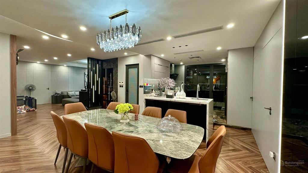 Hiếm có căn 4 ngủ, 2 ban công, 175m2, giá chỉ 17 tỷ, full nt cao cấp, tầng trung,  0343,202.831