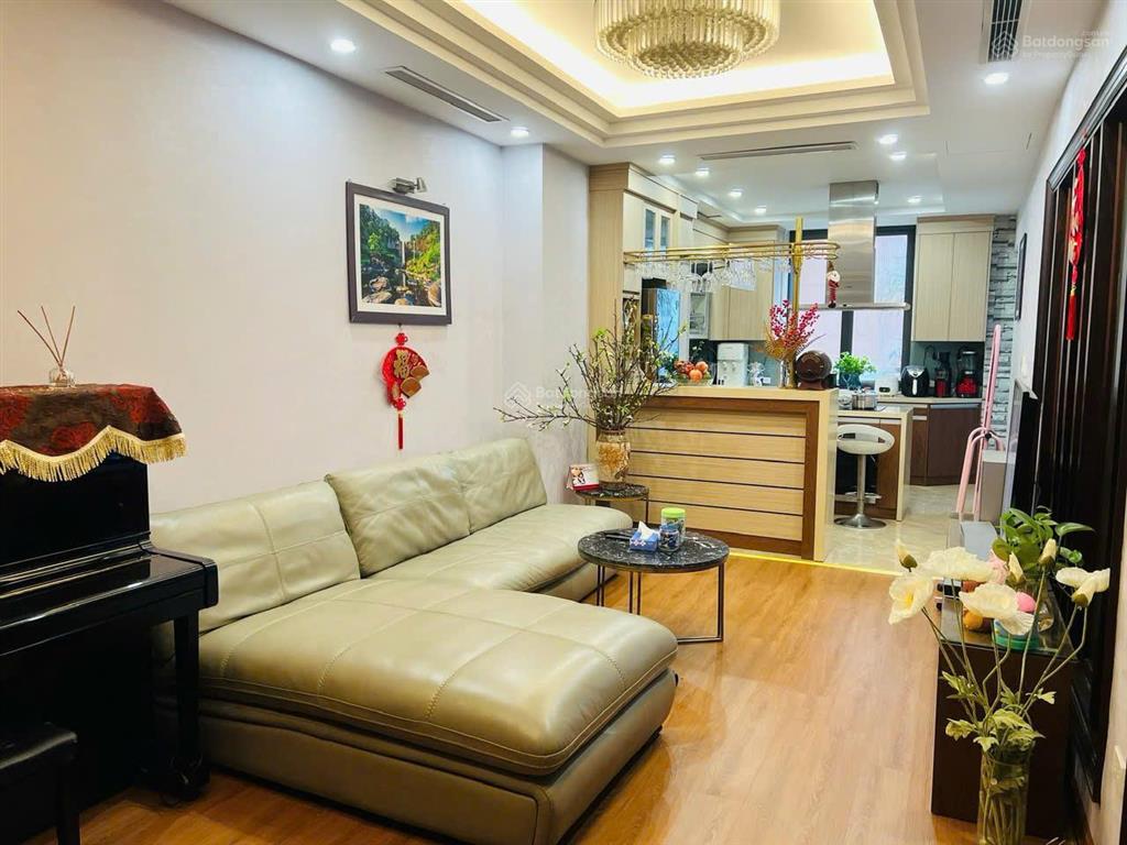Chuyển lên 3 ngủ, nhà tôi cần bán lại căn 2 ngủ, giá chỉ 6,2 tỷ tầng trung, view nội khu.
