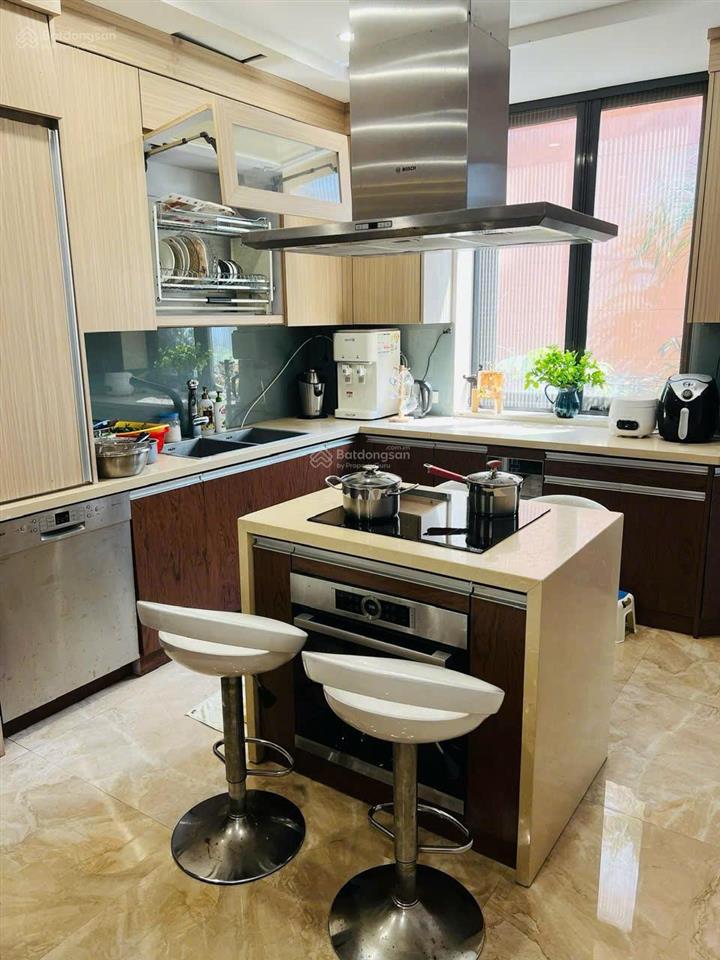 Chuyển lên 3 ngủ, nhà tôi cần bán lại căn 2 ngủ, giá chỉ 6,2 tỷ tầng trung, view nội khu.