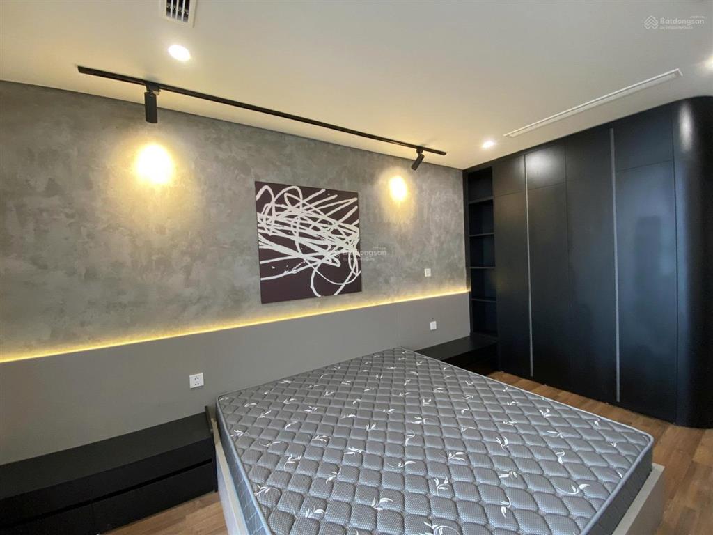 Chủ nhà thiện chí gửi bán căn 3 ngủ, tầng trung, 95m2, chỉ 11,2 tỷ. full nt.  0343,202.831
