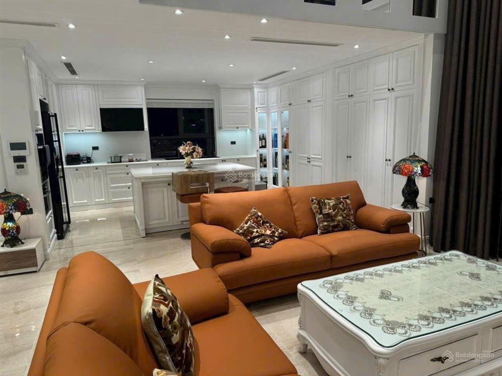 Hiếm có duplex !!! diện tích 195m2 giá chỉ 17,6 tỷ, full nt cao cấp, thông tầng.  0343,202.831