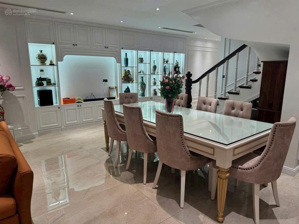 Hiếm có duplex !!! diện tích 195m2 giá chỉ 17,6 tỷ, full nt cao cấp, thông tầng.  0343,202.831