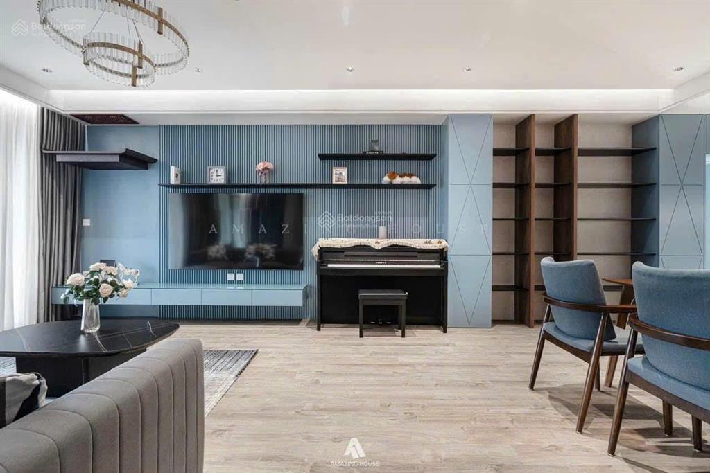Chính chủ bán 2 phòng ngủ 85m2, full nt đẹp, tầng trung hướng mát.  0343 202 ***