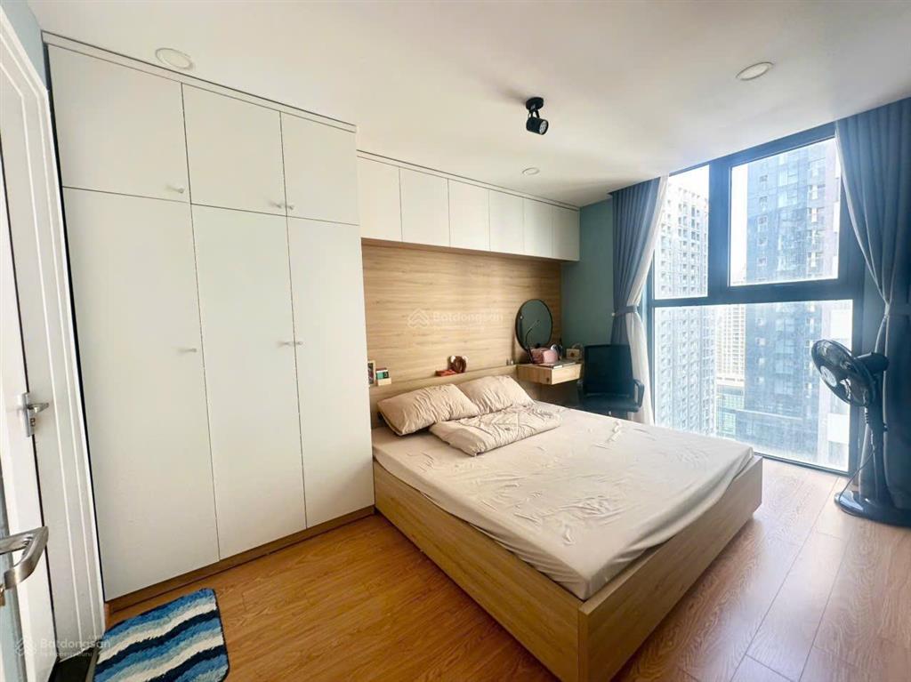 Chủ nhà tin tưởng gửi bán căn 3 ngủ full nt đẹp, giá chỉ 7,5tỷ căn góc view công viên. 0343,202.831