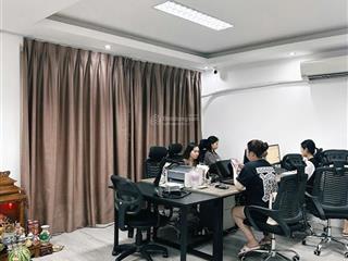 Cần sang nhượng gấp sàn văn phòng đã có sẵn bàn ghế tại phố tây sơn  đống đa. 55m2  7tr
