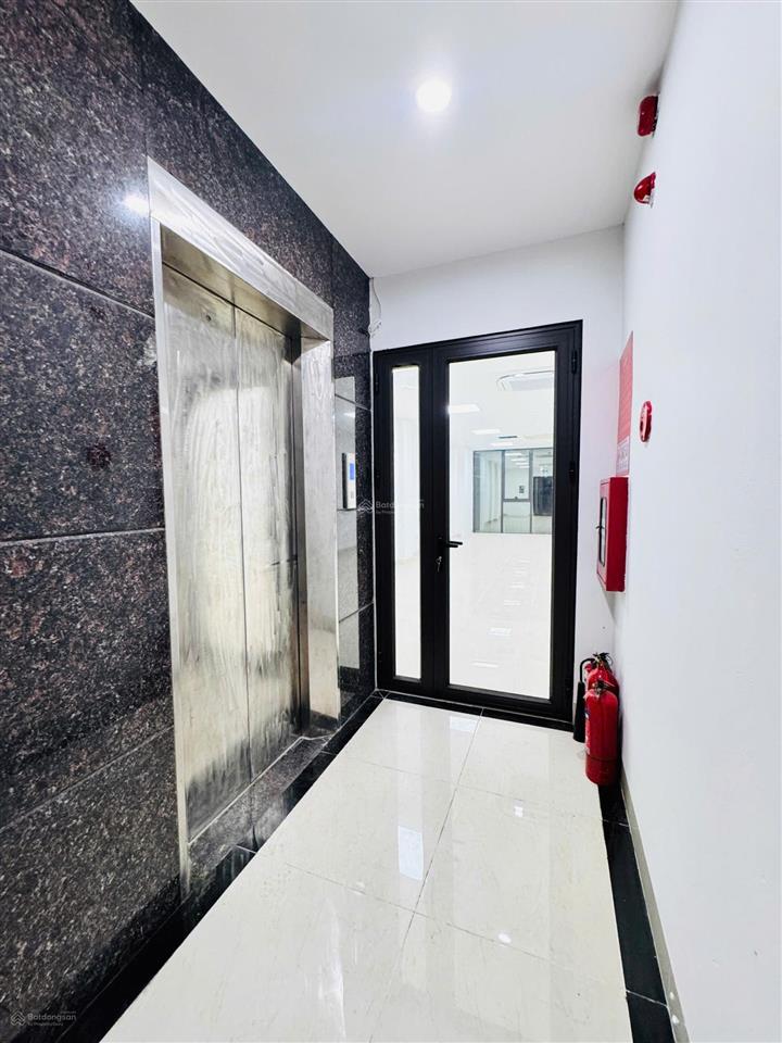 Chính chủ cần cho thuê gấp văn phòng 60m2 giá chỉ 7,5tr/tháng tại phố nguyễn xiển  thanh xuân