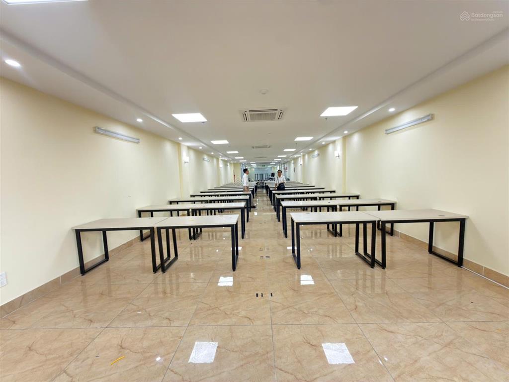 Chính chủ còn duy nhất 1 sàn văn phòng 230m2 giá chỉ 80k/m2 full pccc tại hoàng văn thái =