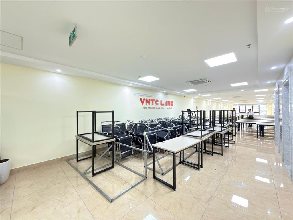 Chính chủ còn duy nhất 1 sàn văn phòng 230m2 giá chỉ 80k/m2 full pccc tại hoàng văn thái =