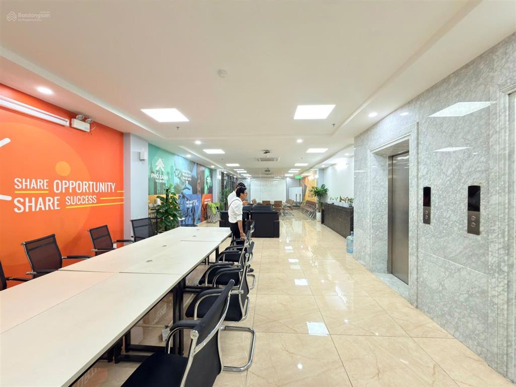 Chính chủ còn duy nhất 1 sàn văn phòng 230m2 giá chỉ 80k/m2 full pccc tại hoàng văn thái =
