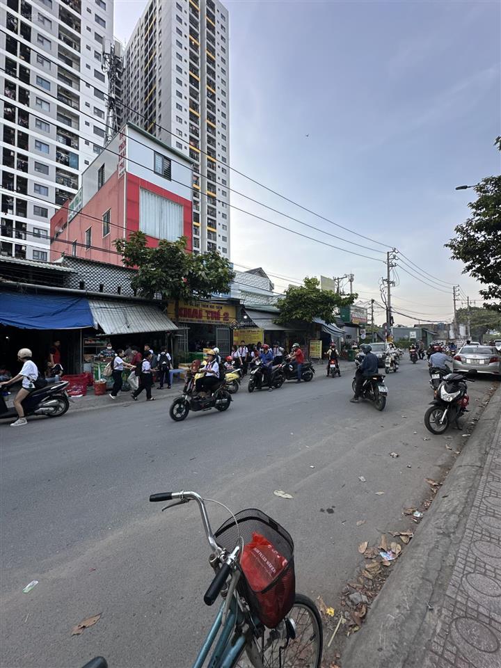 Mặt bằng kinh doanh chân chung cư sầm uất thuận lợi