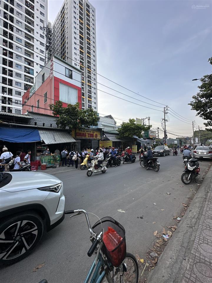 Mặt bằng kinh doanh chân chung cư sầm uất thuận lợi