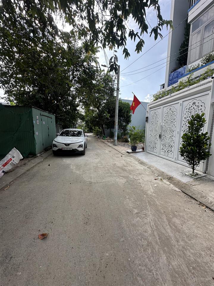 Nhà phố tại long bình cách vinhome q9 500m