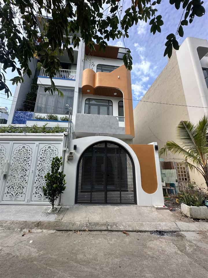 Nhà phố tại long bình cách vinhome q9 500m