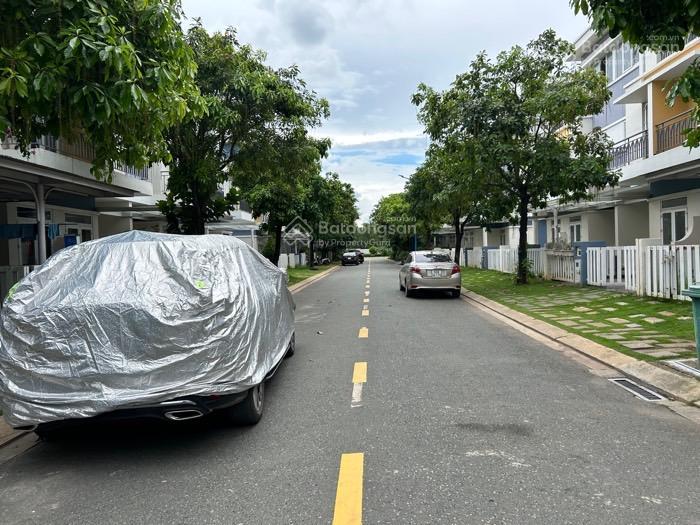 Nhà phố rosita khang điền hót tại q9 tp hcm