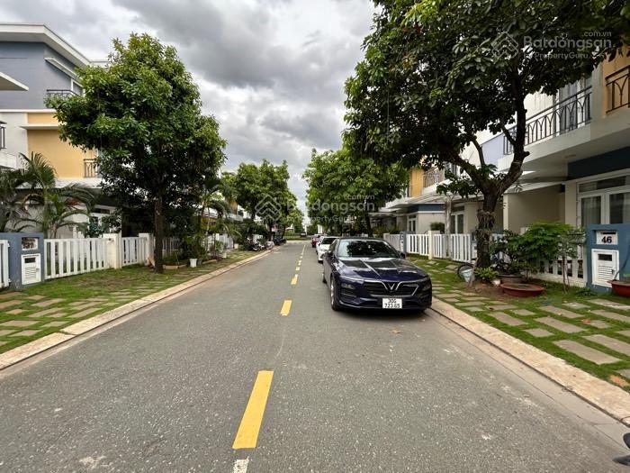 Nhà phố rosita khang điền hót tại q9 tp hcm