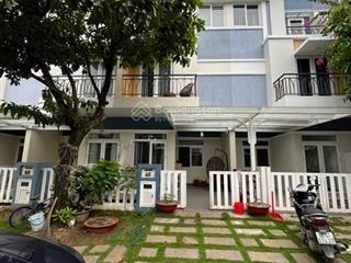 Nhà phố rosita khang điền hót tại q9 tp hcm