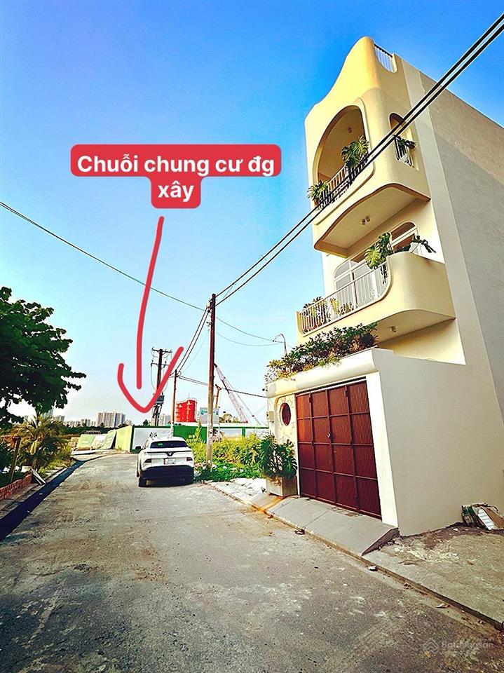 Nhà phố ven sông chân tòa chung cư và vành đai 3 q9