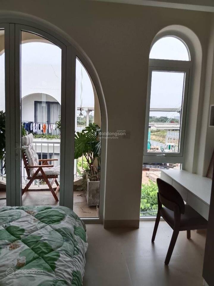 Nhà phố ven sông chân tòa chung cư và vành đai 3 q9