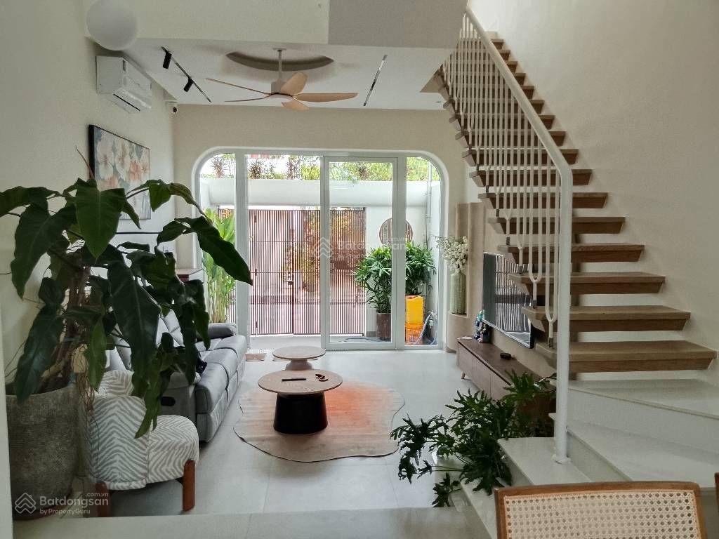 Nhà phố ven sông chân tòa chung cư và vành đai 3 q9