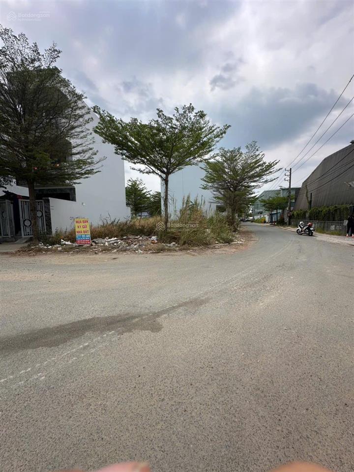 Lô góc cách 500m là vinhomes q9 rất đẹp
