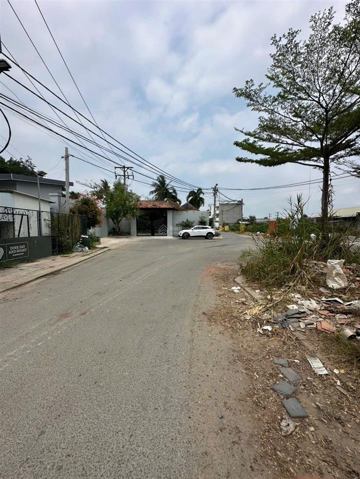 Lô góc cách 500m là vinhomes q9 rất đẹp