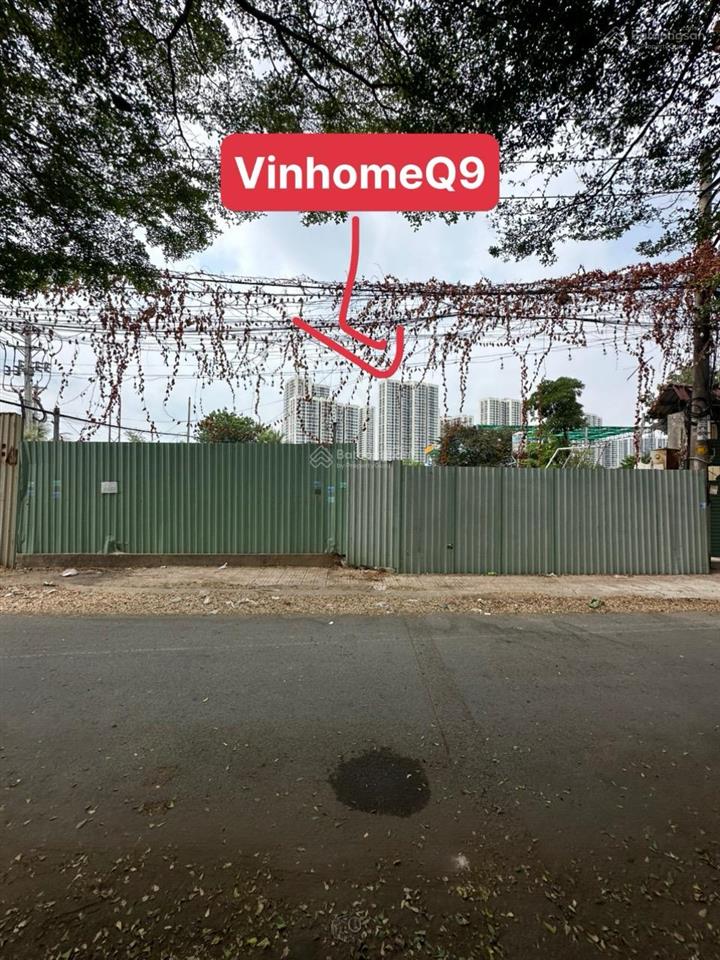 Mảnh đất cách 50m là đường nguyễn xiển và 300m là vinhomes q9