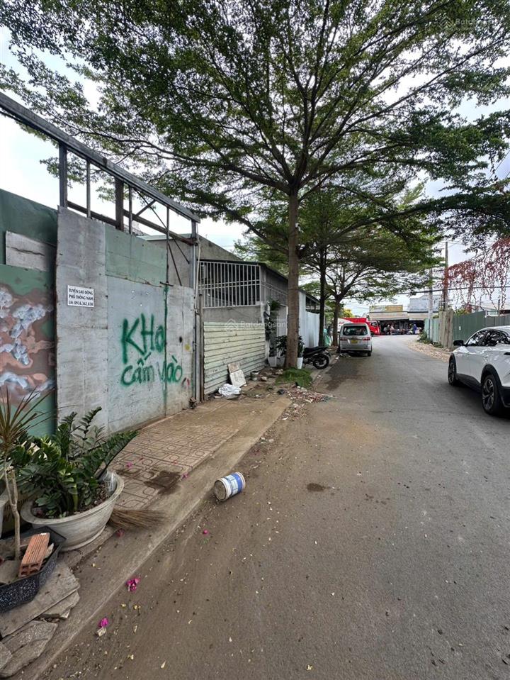 Mảnh đất cách 50m là đường nguyễn xiển và 300m là vinhomes q9