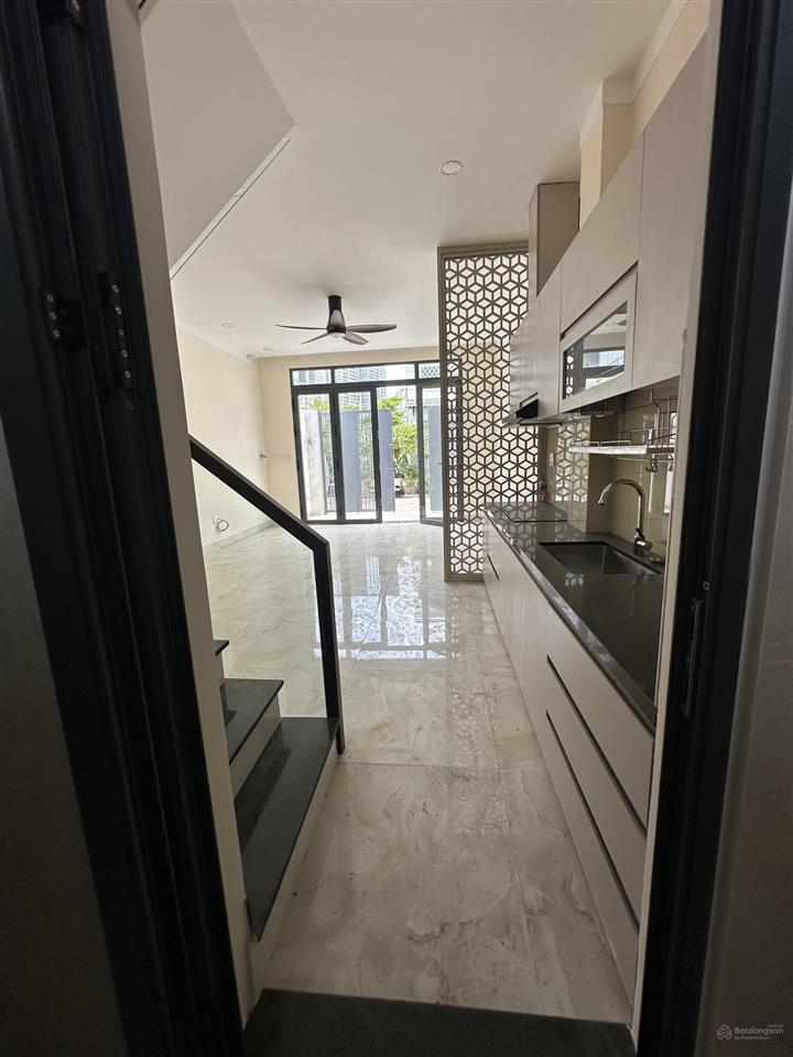 Nhà phố sát vinhomeq9 đẹp viwe sông