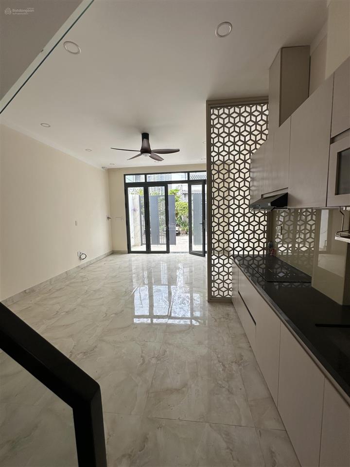 Nhà phố sát vinhomeq9 đẹp viwe sông