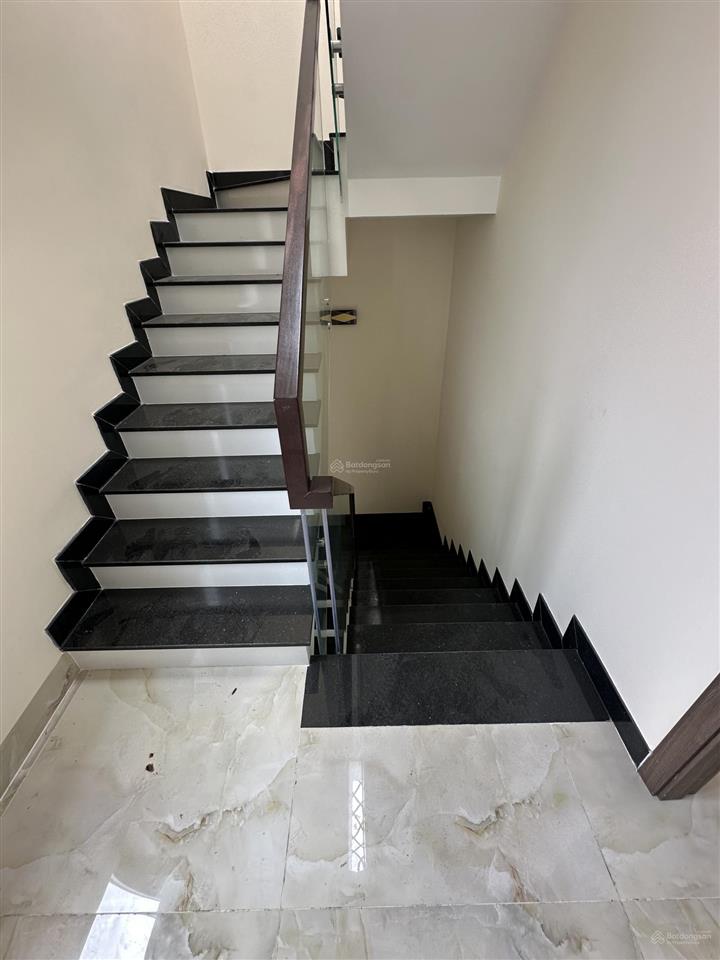 Nhà phố sát vinhomeq9 đẹp viwe sông