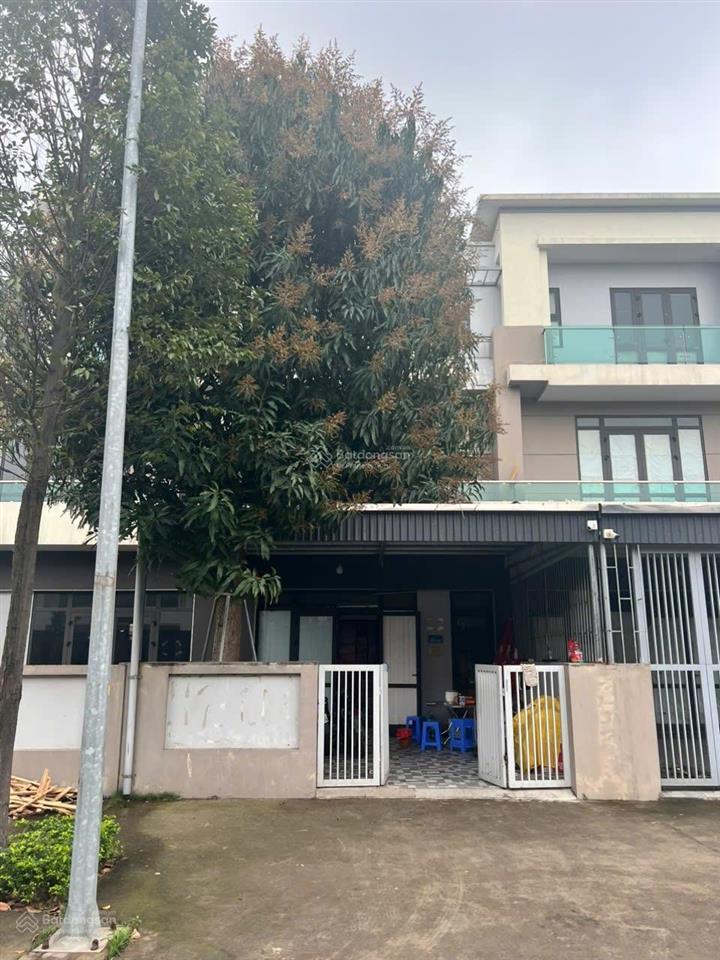 Cần bán gấp căn shophouse sh2 centa city mặt phố đi bộ, đang cho thuê 17tr/tháng