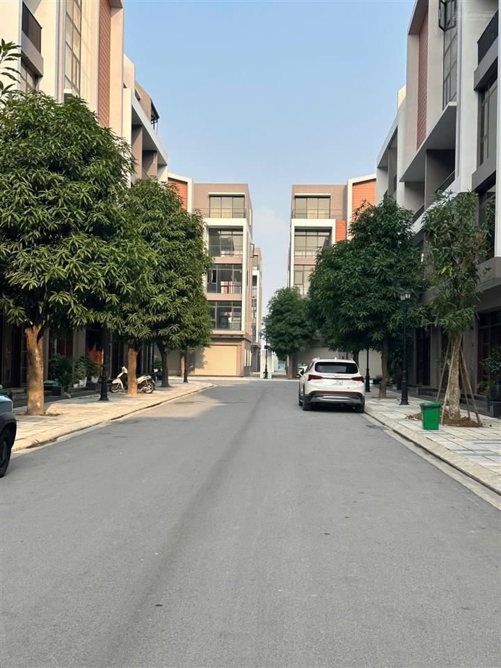 Bán gấp căn shophouse phố biển56m2 gần công viên nước giá chỉ 9.5 tỷ tại vinhomes ocean park 3