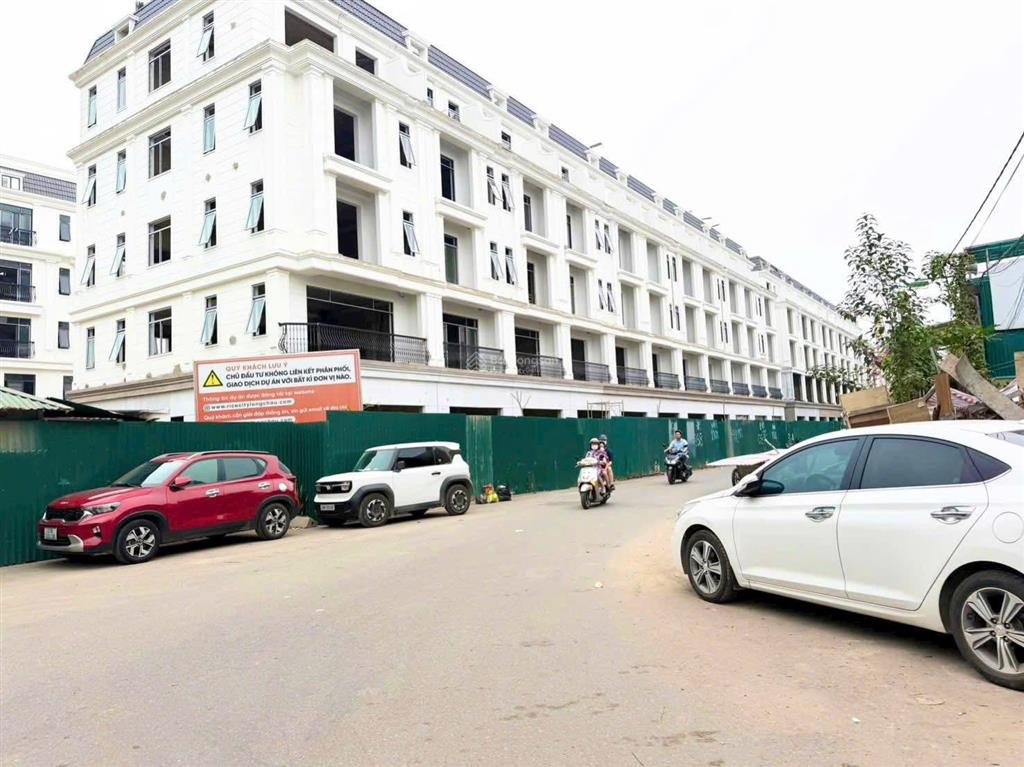 Bán đất tặng nhà mặt ngõ 90 gia quất  đường 13,5m, vỉa hè đối diện cc noxh long châu  72m2  7 tỷ