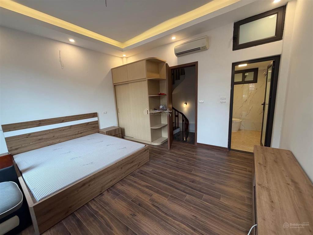 Hạ chào 2 tỷ  hoa lâm  việt hưng  nhà mặt ngõ công  50m x 5t full nội thất, thang máy