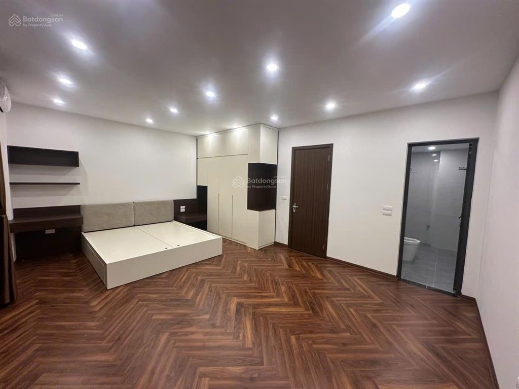Hạ chào 2 tỷ  hoa lâm  việt hưng  nhà mặt ngõ công  50m x 5t full nội thất, thang máy