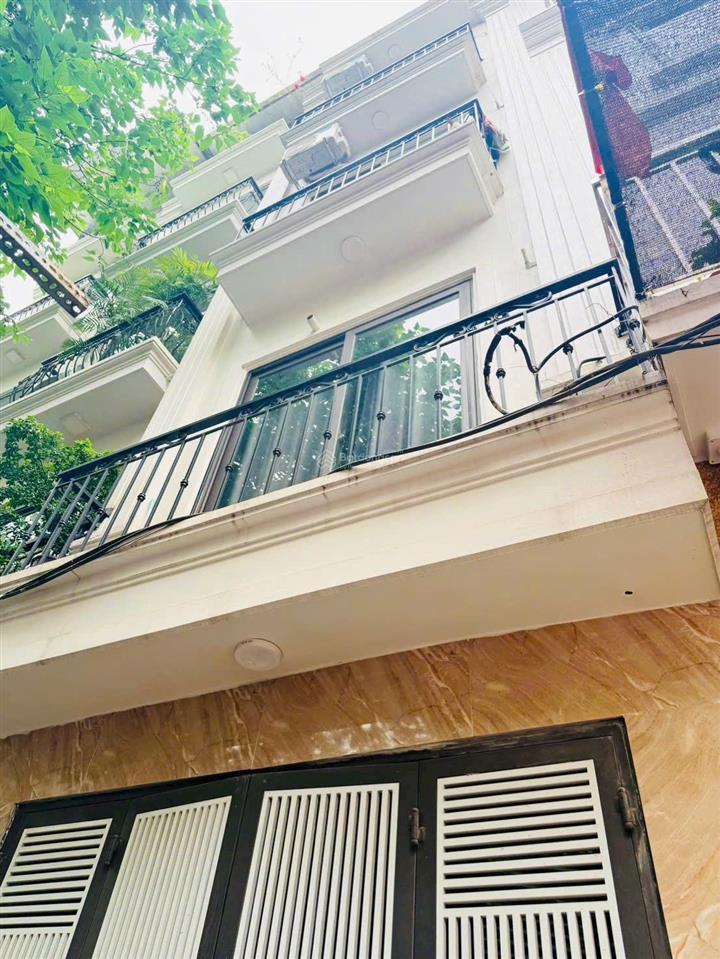 Hoa lâm  việt hưng  mặt ngõ, cách ô tô tránh 10m  nhà mới 36m2 x5t  full nt  7 tỷ  096120699